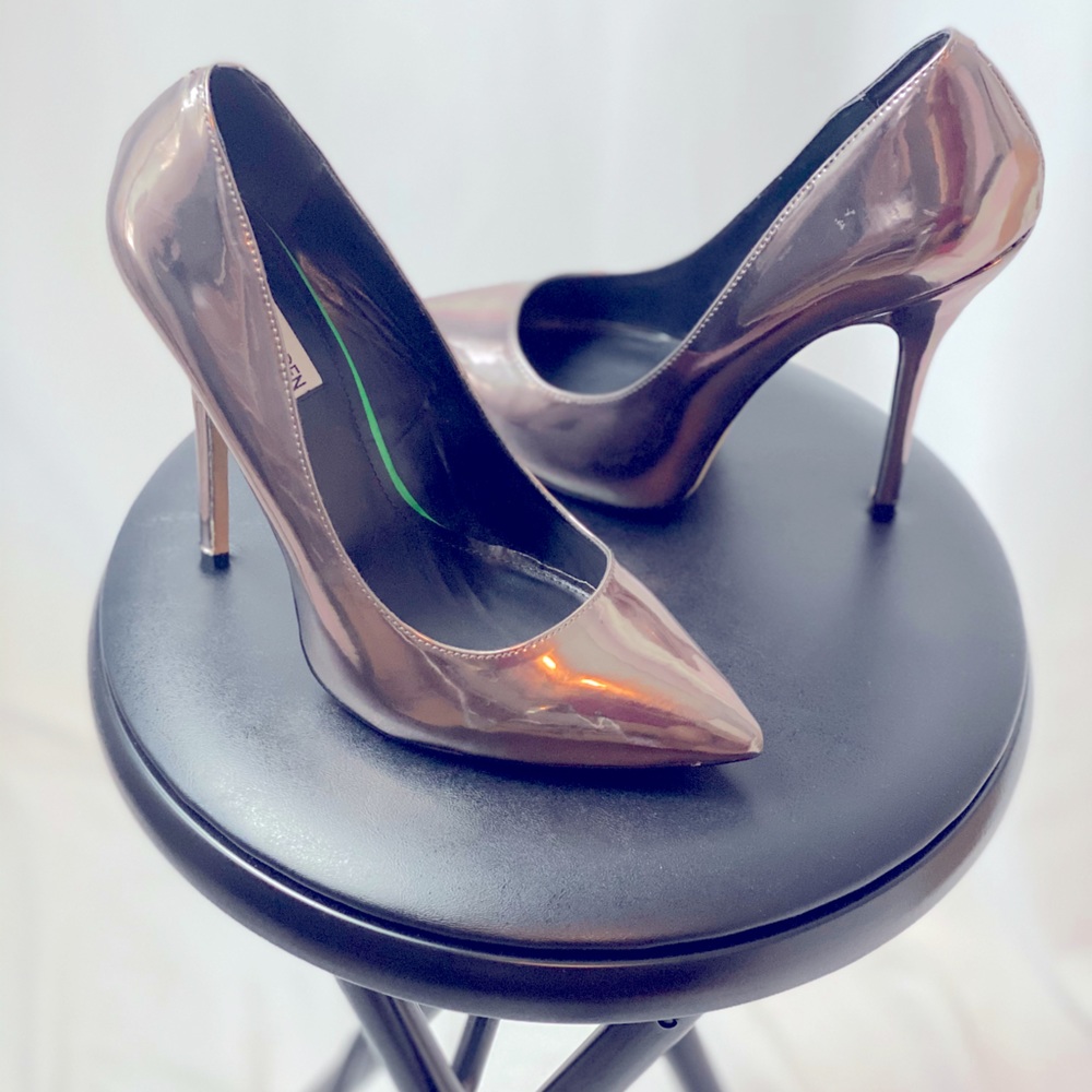 Steve Madden Pewter Pumps